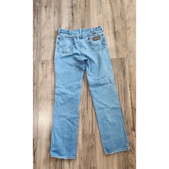 Wrangler Mens Straight Fit Light Blue Denim Jeans Zip Button Pockets Casual - Picture 2 of 8